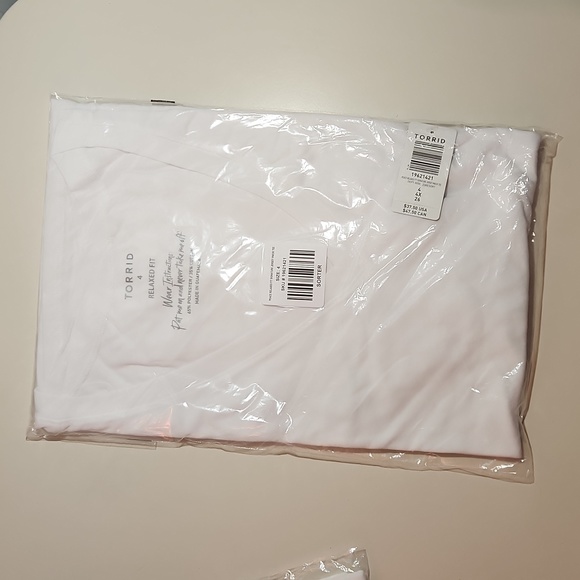 ❤️NWT VINTAGE TORRID TEE - YIN YANG PEACE - RELAXED FIT - V NECK - PLUS SIZE - Picture 6 of 13